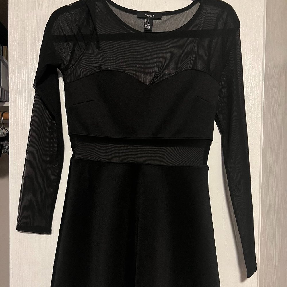 Juniors Knee Length Black Dress, Size M